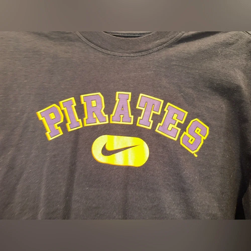 Nike Pirates‎ ECU Women's Size Medium Cropped Black T-Shirt Loose Fit Oversized